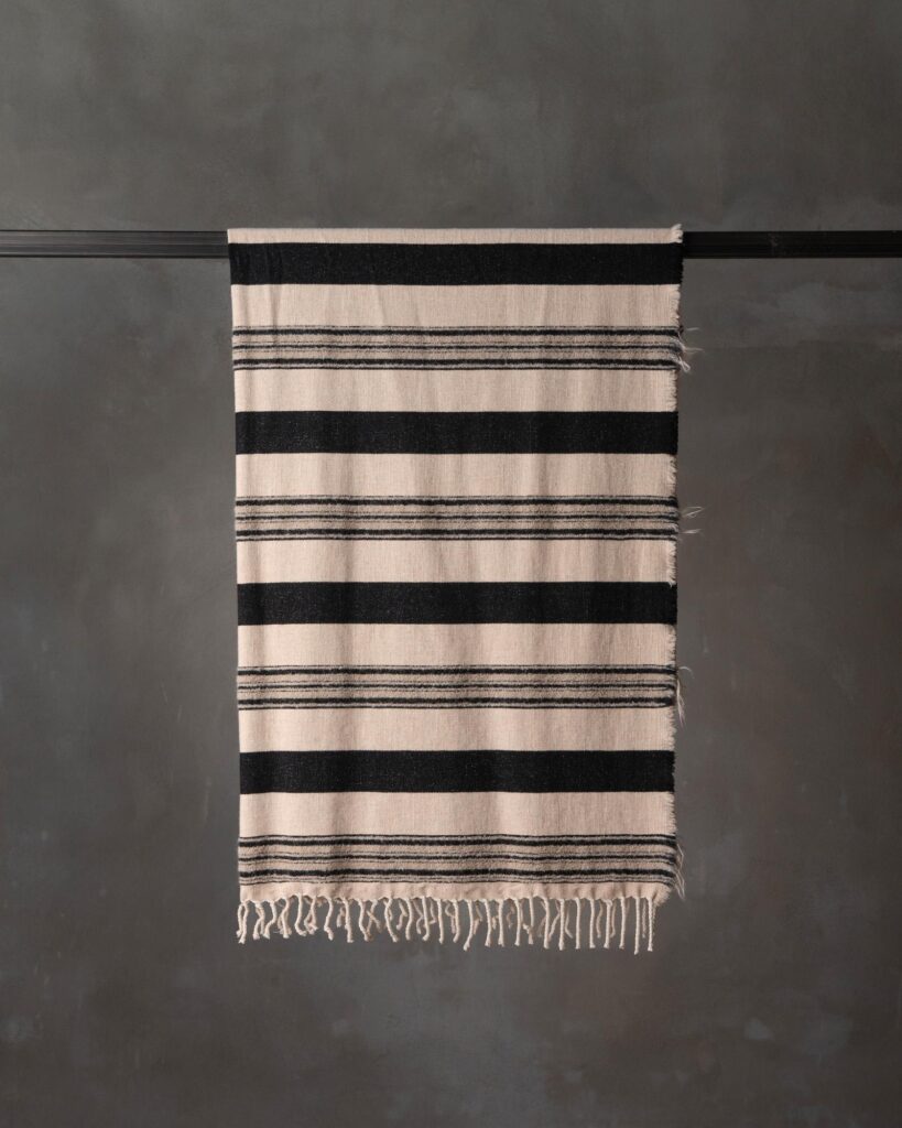 AMNESIA.D2 - Black and white, 135cm x 200cm