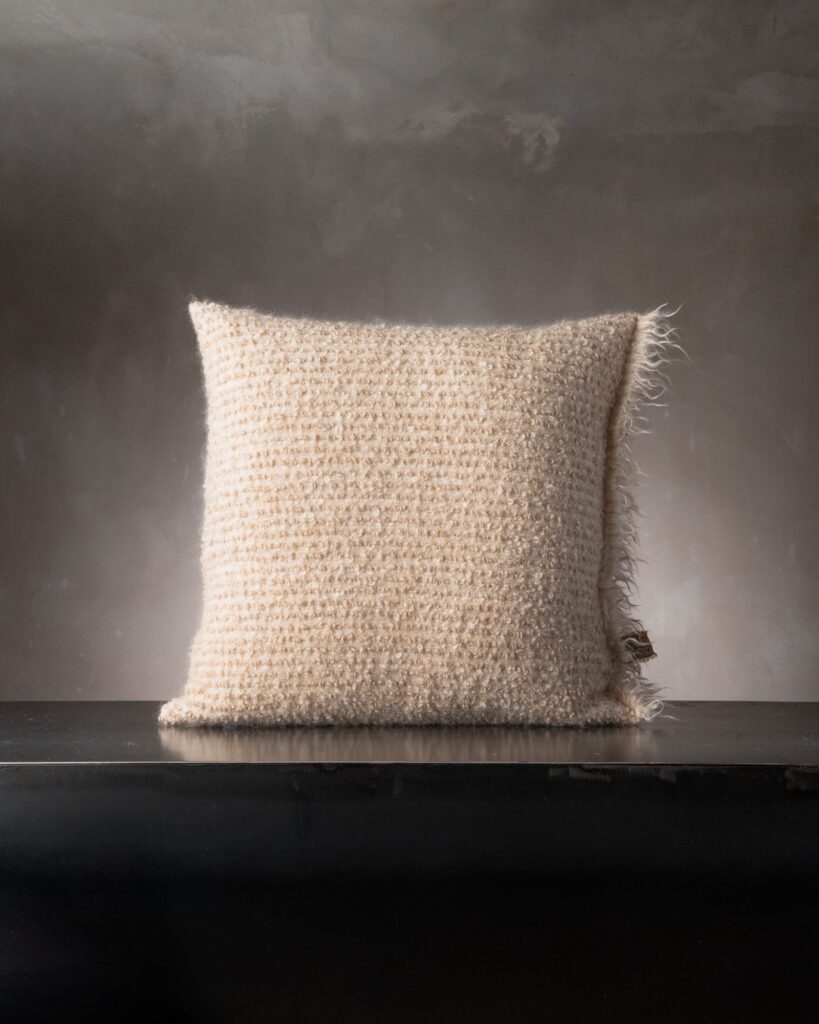 ARIETE - White, 60cm x 60cm