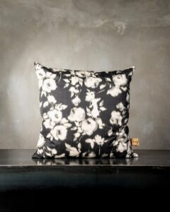 ASTRANTIA - Bianco e nero, 60cm x 60cm